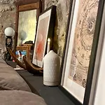 Witch House With Fireplace アパート *