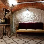 Witch House With Fireplace アパート *